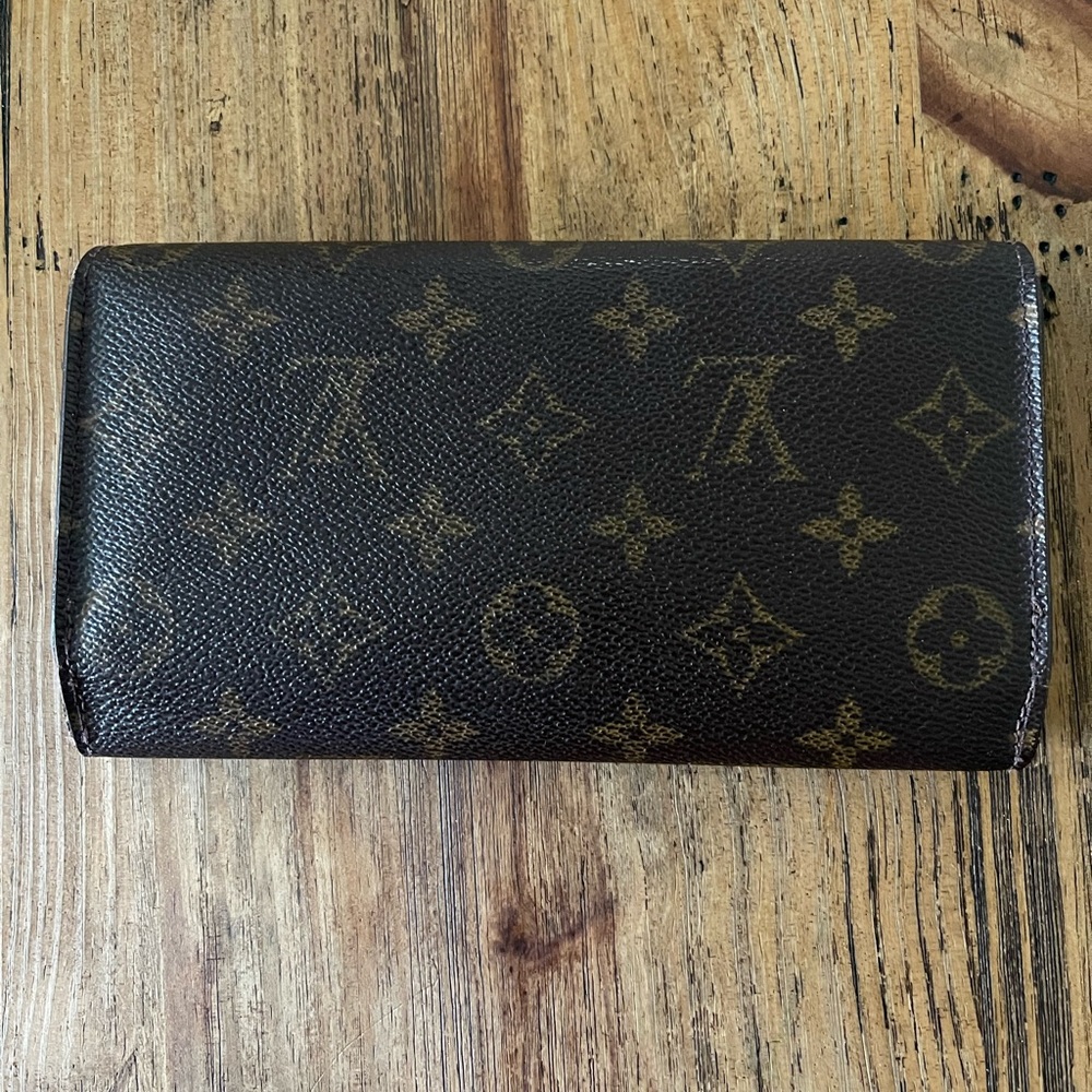 Louis Vuitton Wallet-Authentic - Picture 4 of 9